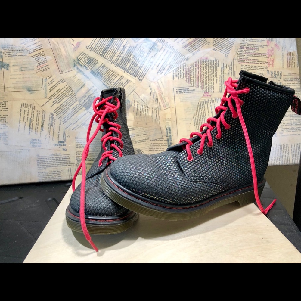 🎉 Fishnet Doc Martens - Picture 3 of 14